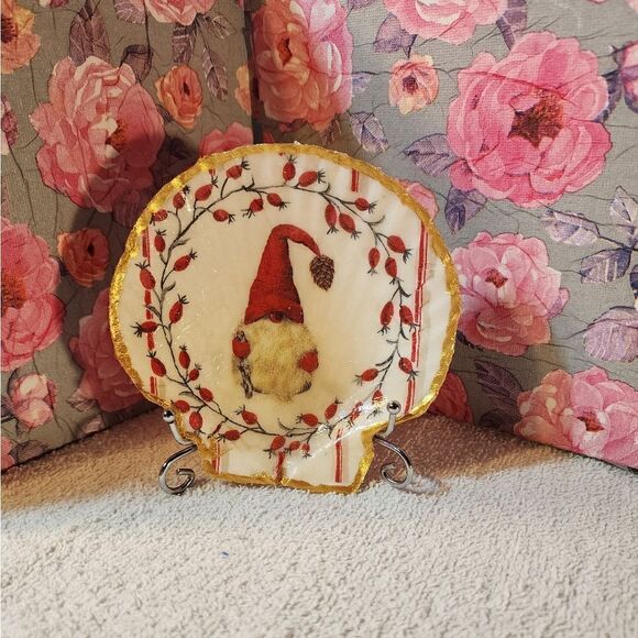 Decoupage Scalloped shells   - Picture 1 of 1